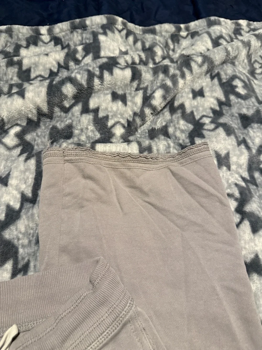 American Eagle Outfitters Mauve Gray Drawstring Lounge Pants - Picture 4 of 8